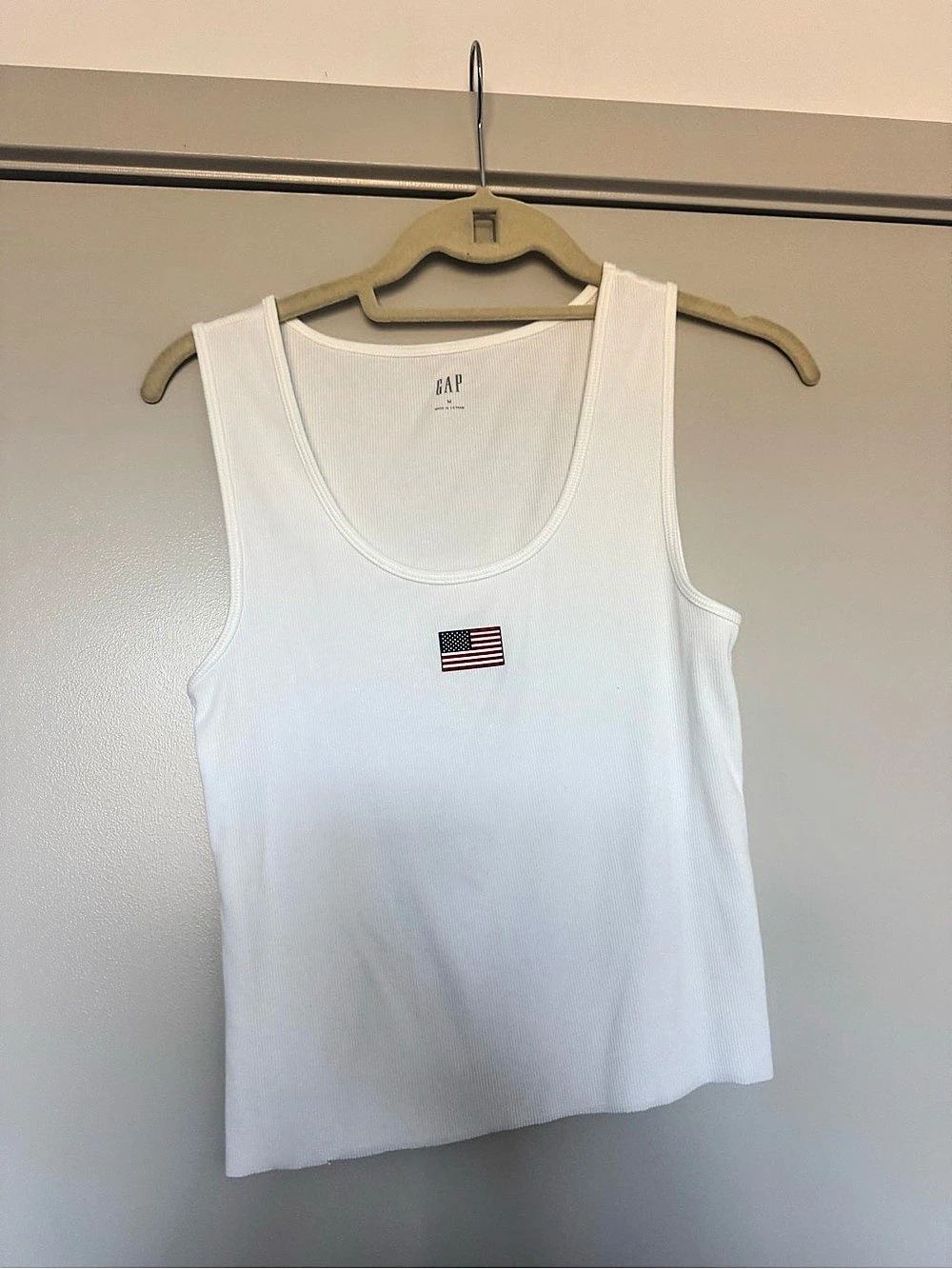 Gap Tank Top in White Size Medium Like New